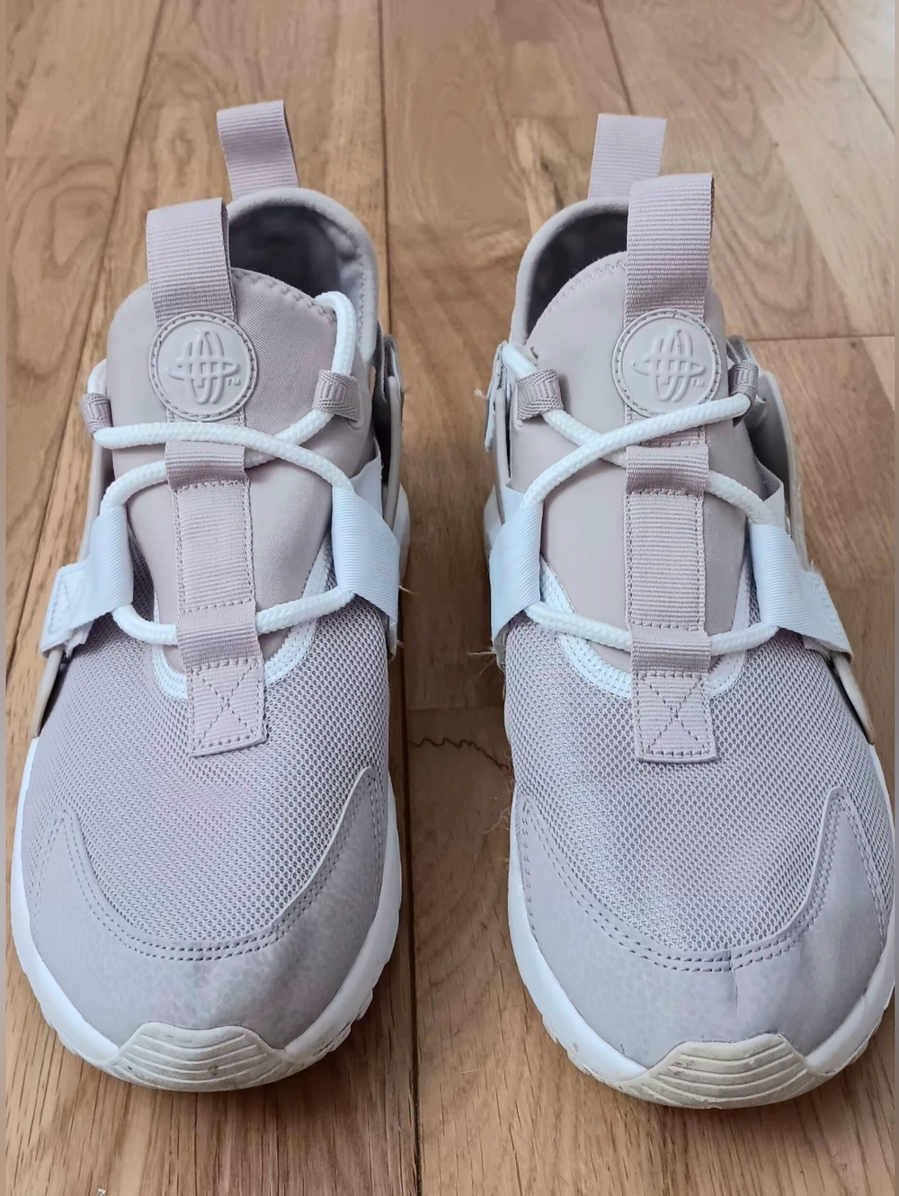Nike Air Huarache City Low -Womens EUC 8.5 - Picture 1 of 5